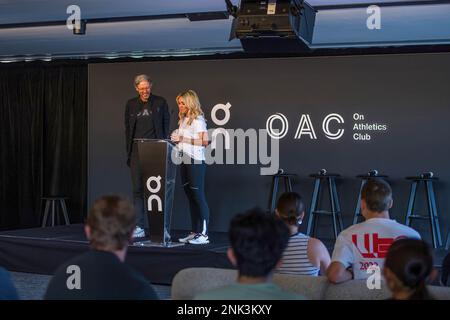 Melbourne, Australie. 22nd févr. 2023. Olivier Bernhard, cofondateur de On et ancien athlète professionnel, prend la parole lors du lancement du programme OAC Océanie. Craig Mottram, l'un des plus grands coureurs de longue et moyenne distance d'Australie, a annoncé aujourd'hui le lancement de la division Océanie, avec le lancement de cinq nouveaux athlètes sélectionnés dans le cadre d'un programme international d'athlètes, le On Athletics Club (OAC). Crédit : SOPA Images Limited/Alamy Live News Banque D'Images