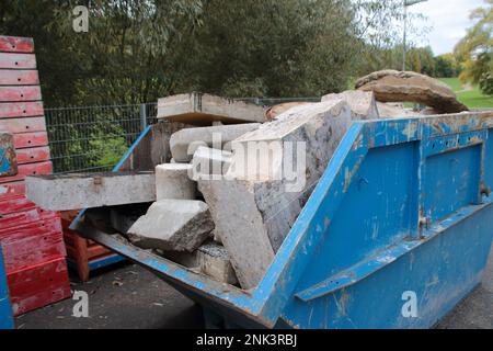 Le béton est stocké dans un conteneur pour le transport Banque D'Images