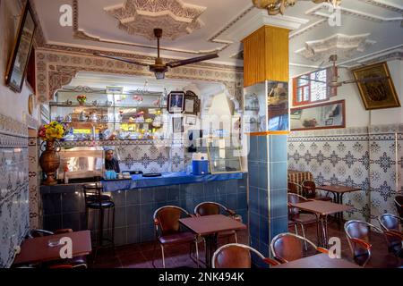 Afrika, Marokko, Südmarokko, Tata, place Al Massira, Café Clichy Banque D'Images