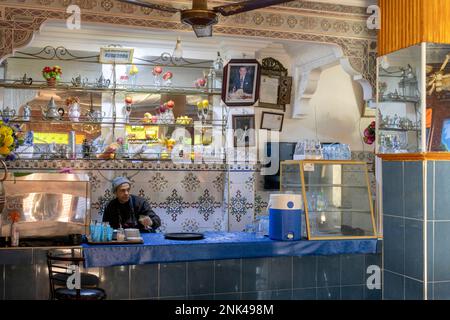 Afrika, Marokko, Südmarokko, Tata, place Al Massira, Café Clichy Banque D'Images