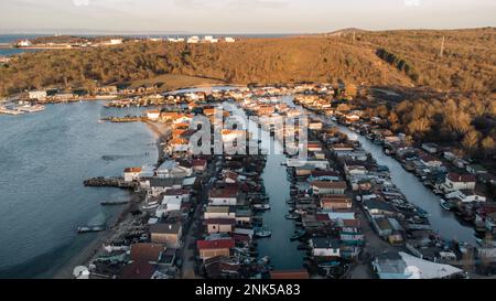 Au-dessus du village de pêcheurs de Chengene Skele Banque D'Images