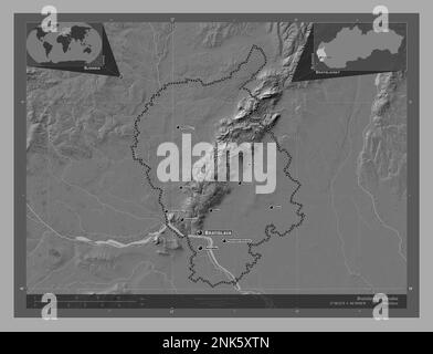 Bratislava, région de Slovaquie. Carte d'altitude à deux niveaux avec lacs et rivières. Lieux et noms des principales villes de la région. Emplacement auxiliaire de coin Banque D'Images