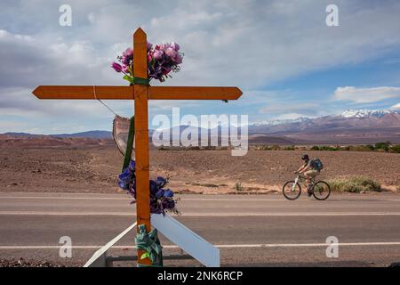 'Animita', petite chapelle en l'honneur d'une personne qui est morte dans un accident de voiture à ce point, route entre Calama et San Pedro de Atacama, près de San Pedr Banque D'Images