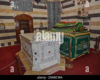 Damas, Syrie - 04 16 2011: Tombe et tombe de Saladin à l'intérieur de la mosquée omeyyad à Damas, Salahaddin Ayyoubi, grand commandant, connu pour ses batailles Banque D'Images