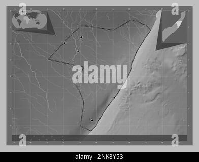 Mudug, région de la Somalie continentale. Carte d'altitude en niveaux de gris avec lacs et rivières. Lieux des principales villes de la région. Emplacement auxiliaire d'angle m Banque D'Images