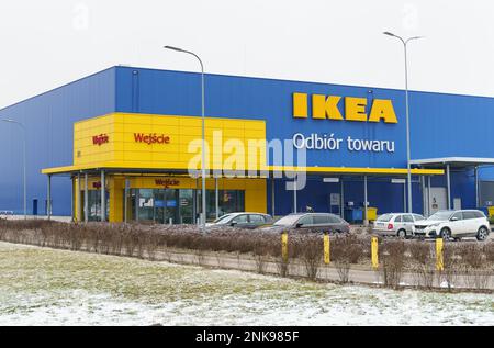 Poznan, Pologne - 25 janvier 2023 : magasin Ikea bleu et jaune en hiver. Banque D'Images
