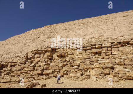 Gros plan de la structure de la pyramide Bent à Dahshur, en Basse-Égypte Banque D'Images