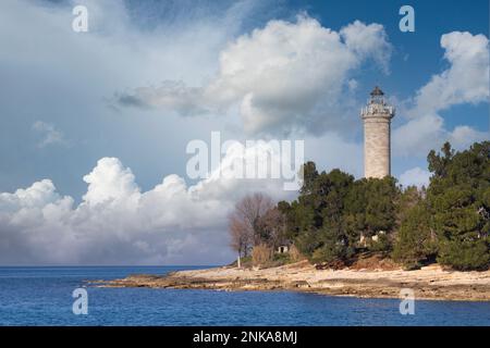 Umag, Croatie. Février 2023. Vue panoramique sur le phare maritime de Savudrija Banque D'Images