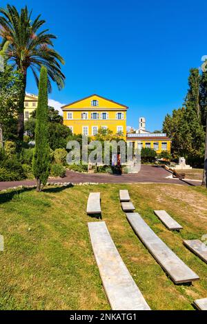 Grasse, France - 6 août 2022 : Musée historique du parfum Fragonard, rue Ossola, dans la vieille ville de parfumerie, ville de Grasse Banque D'Images