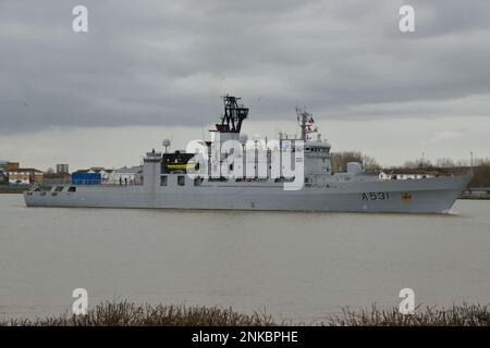 Le navire de la marine norvégienne KNM Nordkapp A531 se rendant à Londres en tant que navire-amiral de la flottille de l'OTAN en SNMCMG1 Banque D'Images