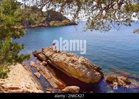 Calanque de Mejan sur le chemin des douaniers (chemin des douniers) sur la Côte Bleue, Provence-Alpes-Côte d'Azur, France Banque D'Images