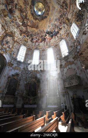 Le dôme de l'église abbatiale du monastère bénédictin d'Ettal, Ammergau, Bavière, Allemagne Banque D'Images