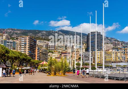 Monaco, France - 2 août 2022 : vue panoramique de la zone métropolitaine de Monaco avec le port d'Hercules, Monte Carlo et Fontvieille en Méditerranée Banque D'Images