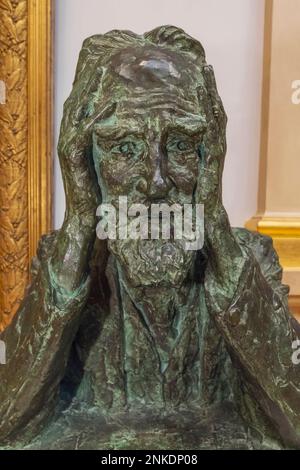 Angleterre, Dorset, Bournemouth, Russell Cotes Art Gallery and Museum, buste en bronze de George Bernard Shaw par Kathleen Scott Banque D'Images