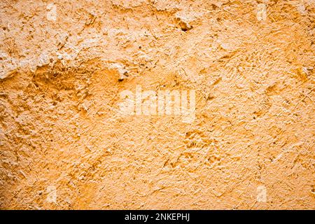 Murs de boue dans le village abandonné de Kharanaq près de la ville ancienne Yazd en Iran. Banque D'Images