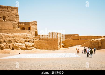 L'ancienne Narin Qal'eh (Qaleh) château d'argile dans le centre de Meybod près de Yazd en Iran est l'un des mieux conservés des forteresses en pisé Banque D'Images