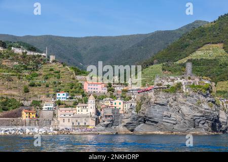 Italie, Ligurie, Vernazza, village côtier le long de Cinque Terre Banque D'Images