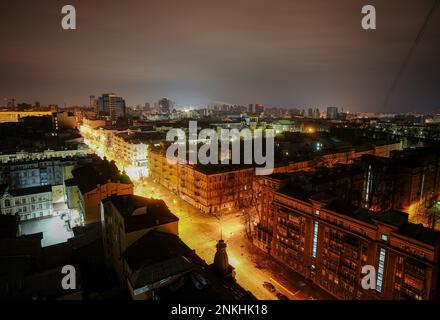 Kiew, Ukraine. 24th févr. 2023. Vue de la capitale ukrainienne Kiev peu après cinq dans la matinée. L'armée russe avait envahi l'Ukraine le 24.02.2022. Credit: Kay Nietfeld/dpa/Alay Live News Banque D'Images