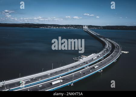 Vue aérienne du pont du gouverneur Mario M. Cuomo qui enjambe la rivière Hudson, New York Banque D'Images