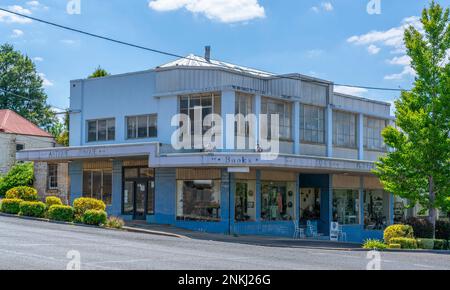 L'ancien grand magasin d'Errat s'est maintenant intégré dans un magasin Junk à Walcha, en Nouvelle-galles du Sud, en australie Banque D'Images