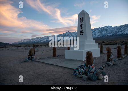 Les couchers de soleil du Manzanar War Relocation Center, au pied de la Sierra orientale dans le comté d'Inyo, CA, peuvent être étonnants. Banque D'Images