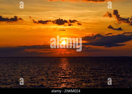 Coucher de soleil à Sandy Hook Beach, Highlands, New Jersey Banque D'Images