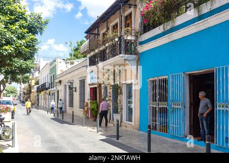 Rue dans la vieille ville, Calle Arzobispo Meriño, Saint-Domingue, République dominicaine, grandes Antilles, Caraïbes Banque D'Images