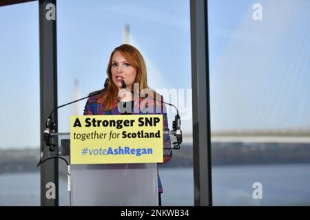 North Queensferry, Écosse, Royaume-Uni. 24th févr. 2023. PHOTO : le MSP de Ash Regan lance sa campagne électorale de leadership pour le poste de Premier ministre d'Écosse et de leader du Parti national écossais (SNP). C'est après que la première ministre Nicola Sturgeon a annoncé plus tôt la semaine dernière qu'elle est en retrait. Le MSP de Ash Regan (anciennement Ash Denham, qui était ministre de la sécurité communautaire) se joint à la course électorale contre le MSP de Kate Forbes et le MSP de Humza Yousaf. Crédit: Colin D Fisher/CDFIMAGES.COM crédit: Colin Fisher/Alay Live News Banque D'Images