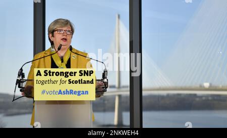 North Queensferry, Écosse, Royaume-Uni. 24th févr. 2023. PHOTO : le MSP de Ash Regan lance sa campagne électorale de leadership pour le poste de Premier ministre d'Écosse et de leader du Parti national écossais (SNP). C'est après que la première ministre Nicola Sturgeon a annoncé plus tôt la semaine dernière qu'elle est en retrait. Le MSP de Ash Regan (anciennement Ash Denham, qui était ministre de la sécurité communautaire) se joint à la course électorale contre le MSP de Kate Forbes et le MSP de Humza Yousaf. Crédit: Colin D Fisher/CDFIMAGES.COM crédit: Colin Fisher/Alay Live News Banque D'Images