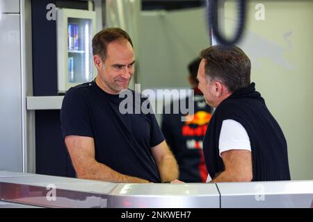 Sakhir, Bahreïn, 24/02/2023, Mateschitz Mark, fils de l'ancien PDG de Red Bull Dietrich ‘didi’ Mateschitz, avec HORNER Christian (gbr), Directeur de l'équipe de Red Bull Racing, portrait, pendant les épreuves pré-saison de Formule 1 Aramco 2023 du Championnat du monde de Formule 1 FIA 2023 de 23 février à 25, 2023 sur le circuit international de Bahreïn, à Sakhir, Bahreïn - photo Florent Gooden / DPPI crédit: DPPI Media/Alay Live News Banque D'Images