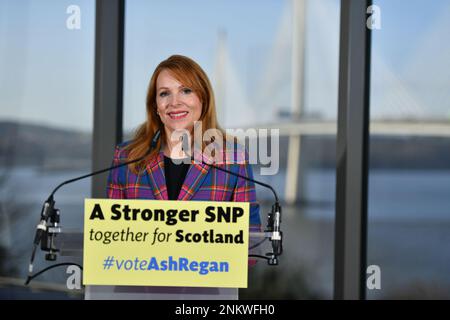 North Queensferry, Écosse, Royaume-Uni. 24th févr. 2023. PHOTO : le MSP de Ash Regan lance sa campagne électorale de leadership pour le poste de Premier ministre d'Écosse et de leader du Parti national écossais (SNP). C'est après que la première ministre Nicola Sturgeon a annoncé plus tôt la semaine dernière qu'elle est en retrait. Le MSP de Ash Regan (anciennement Ash Denham, qui était ministre de la sécurité communautaire) se joint à la course électorale contre le MSP de Kate Forbes et le MSP de Humza Yousaf. Crédit: Colin D Fisher/CDFIMAGES.COM crédit: Colin Fisher/Alay Live News Banque D'Images