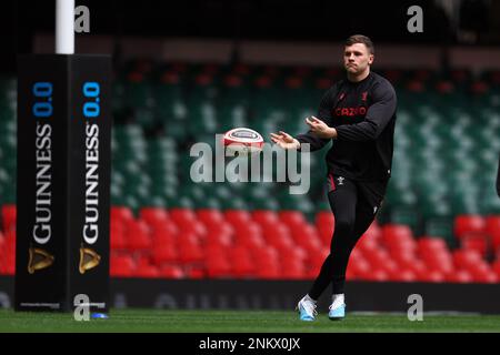 Cardiff, Royaume-Uni. 24th févr. 2023. Mason Grady, du pays de Galles, lors de la course du capitaine de l'équipe de rugby du pays de Galles au stade de la Principauté de Cardiff, le vendredi 24th février 2023, en prévision du match des six nations de demain contre l'Angleterre. photo par Andrew Orchard/Andrew Orchard sports photographie/ Alamy Live News crédit: Andrew Orchard sports photographie/Alamy Live News Banque D'Images