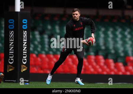 Cardiff, Royaume-Uni. 24th févr. 2023. Mason Grady, du pays de Galles, lors de la course du capitaine de l'équipe de rugby du pays de Galles au stade de la Principauté de Cardiff, le vendredi 24th février 2023, en prévision du match des six nations de demain contre l'Angleterre. photo par Andrew Orchard/Andrew Orchard sports photographie/ Alamy Live News crédit: Andrew Orchard sports photographie/Alamy Live News Banque D'Images