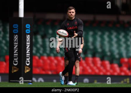 Cardiff, Royaume-Uni. 24th févr. 2023. Mason Grady, du pays de Galles, lors de la course du capitaine de l'équipe de rugby du pays de Galles au stade de la Principauté de Cardiff, le vendredi 24th février 2023, en prévision du match des six nations de demain contre l'Angleterre. photo par Andrew Orchard/Andrew Orchard sports photographie/ Alamy Live News crédit: Andrew Orchard sports photographie/Alamy Live News Banque D'Images