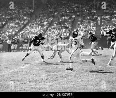 The Oakland Raiders play the Dallas Texans at Candlestick Park, September  24, 1961 Wayne Crow (22) crosses the goal line (Bob Campbell/San Francisco  Chronicle via AP Stock Photo - Alamy