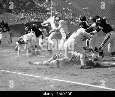 The Oakland Raiders play the Dallas Texans at Candlestick Park, September  24, 1961 Wayne Crow (22) crosses the goal line (Bob Campbell/San Francisco  Chronicle via AP Stock Photo - Alamy