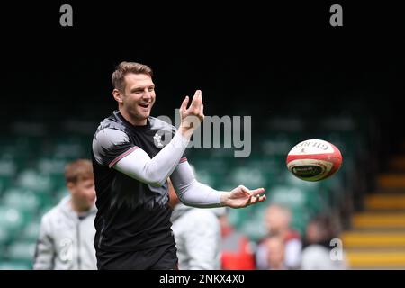 Cardiff, Royaume-Uni. 24th févr. 2023. DaN Biggar du pays de Galles pendant la course du capitaine de l'équipe de rugby du pays de Galles au stade de la Principauté de Cardiff, le vendredi 24th février 2023, en prévision du match des six nations de demain contre l'Angleterre. photo par Andrew Orchard/Andrew Orchard sports photographie/ Alamy Live News crédit: Andrew Orchard sports photographie/Alamy Live News Banque D'Images