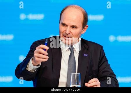 Ludwigshafen, Allemagne. 24th févr. 2023. Martin Brudermüller, Président du Conseil d'Administration de BASF se, assiste à la Conférence de presse annuelle au siège du Groupe. Credit: Uwe Anspach/dpa/Alamy Live News Banque D'Images