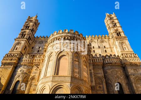 La façade ne de la cathédrale de Palerme - Sicile, Italie Banque D'Images