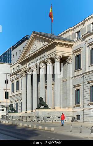 L'entrée du Congrès des députés avec le lion emblématique Banque D'Images