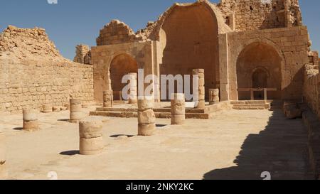 Les ruines d'une église dans la ville de Nabatéan Shivta en Israël, désert du Néguev Banque D'Images