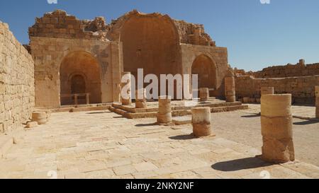 Les ruines d'une église dans la ville de Nabatéan Shivta en Israël, désert du Néguev Banque D'Images