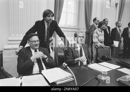 Chambre néerlandaise des représentants; débat sur l'énergie nucléaire et rapport final sur la DMO, de gauche à droite. Van Aardenne, Nijpels et Winsemius ca. 1985 Banque D'Images