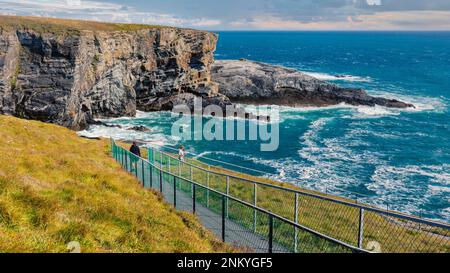 Mizen Head sur la façon sauvage de l'Atlantique, dans le comté de Cork, en République d'Irlande. L'Irlande. Banque D'Images