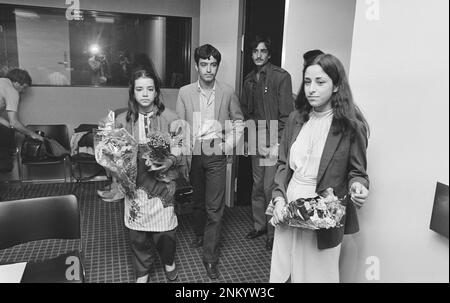 Quatre jeunes réfugiés afghans sont arrivés à Schiphol de gauche à droite. Galledda (13 ans), Hammid (16 ans), Weida (21 ans) et Daout (18 ans) ca. 1985 Banque D'Images