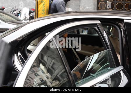 Milan, Italie. 24th févr. 2023. Milan, Milan Fashion week. Sortie Uma Thurman arrivée à Milan crédit: Agence de photo indépendante/Alamy Live News Banque D'Images