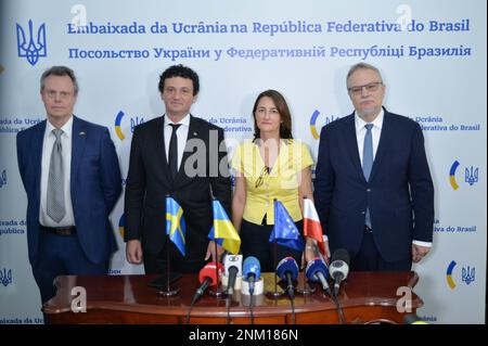 BRASÍLIA, DF - 24.02.2023: LULA RECRIA PROGRAMA PRO CATADOR - ce vendredi (24) le chargé d'affaires de l'Ukraine au Brésil M. Anatoliy Tkach, Ambassadeur de Pologne au Brésil Jakub Tadeusz Skiba, chargé d'affaires de la délégation de l'Union européenne au Brésil Ana Beatriz Martins, Chef adjoint de l'ambassade de Suède Sten Engdahl à l'occasion de la 1 année de l'invasion à grande échelle que la Russie a lancée contre l'Ukraine. (Photo : ton Molina/Fotoarena) Banque D'Images