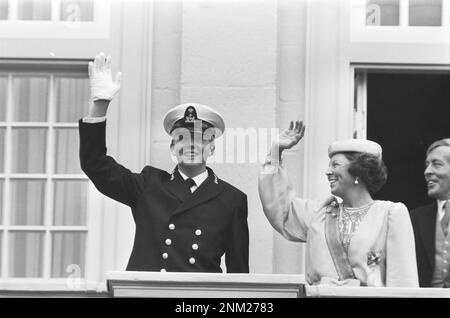 Prinsjesdag 1985, la reine Beatrix et le prince Willem Alexander sur le balcon du Palais Noordeinde à la Haye ca. 1985 Banque D'Images