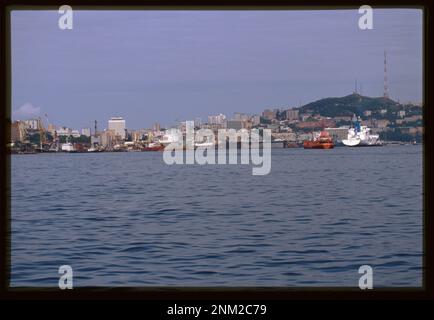 Port de Vladivostok, vue depuis la baie de Golden Horn, Vladivostok, Russie. Collection de photographies Brumfield. Ports,Fédération de Russie,2000-2010. , Fédération de Russie,Primorskii krai,Vladivostok. Banque D'Images