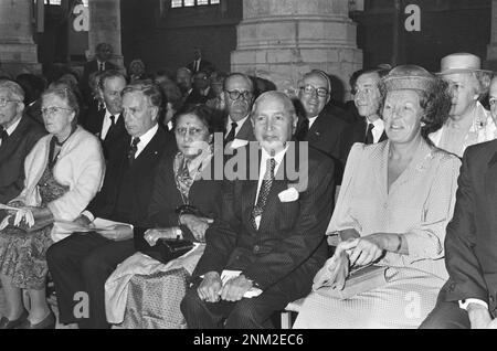 Reine Beatrix au Congrès de l'Union internationale des avocats à Leiden; sa Majesté et Présidente de la Cour internationale de Justice, Negendra Sing (3rd de droite) et Ministre de la Justice, Korthals Altes ca. 1985 Banque D'Images